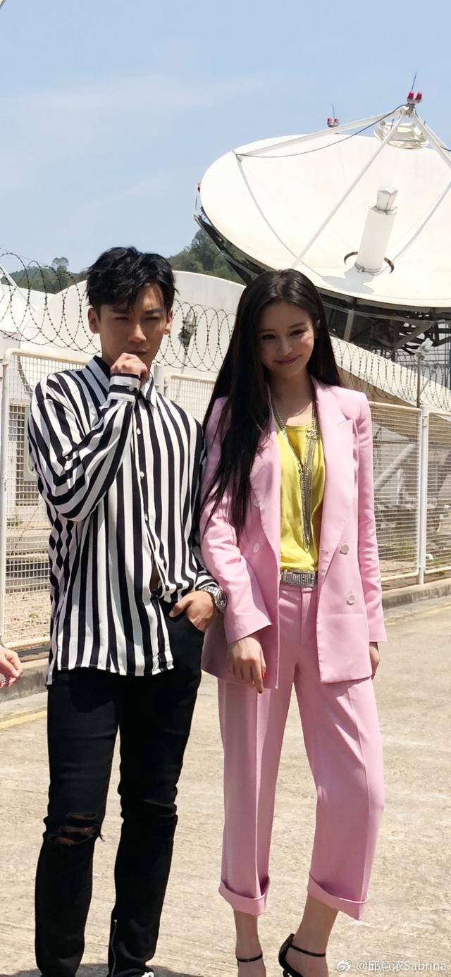 看起来整容脸素颜超自然最近爆火的邱意浓也是够了