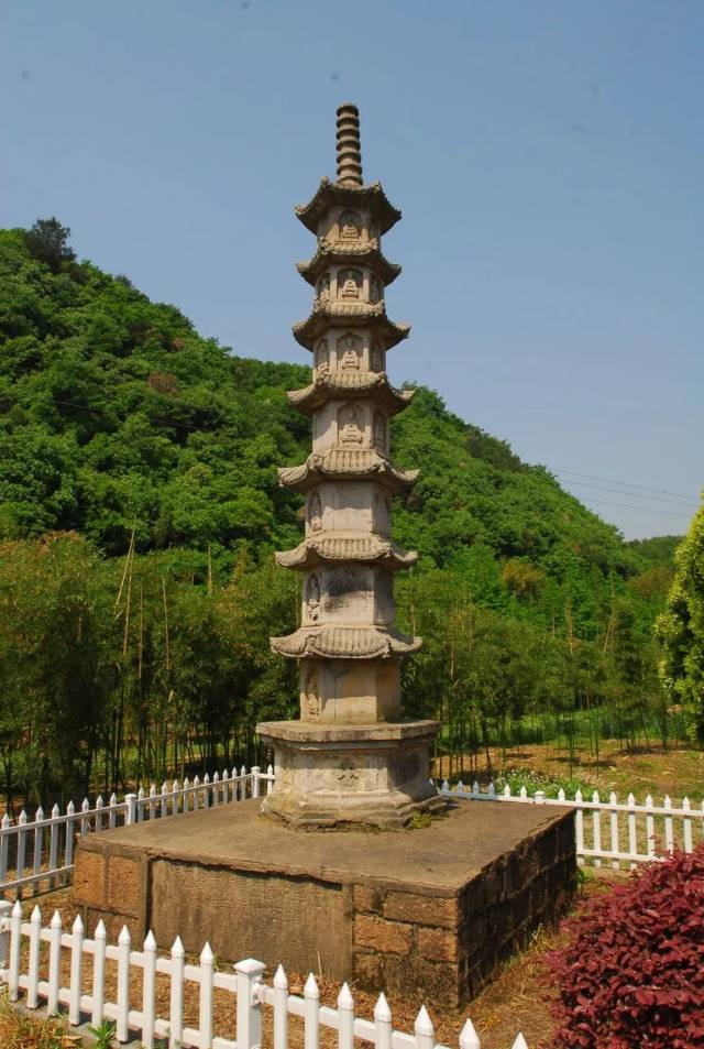 于翠绿竹海 那是心之所向的地方 全国重点文物保护单位 普庆寺石塔