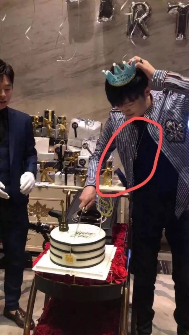 北有天上人间男有上海白马富婆送鸭28万现金豪车和纯金