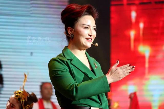 《一起来》  编导:杨晓龙,郭金霞,薛艺倩,刘 晶,郭宝宝 表演:朱茗渲