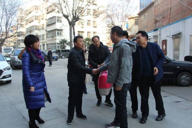 巩义市领导杨红伟到杜甫路街道开展新春慰问活动