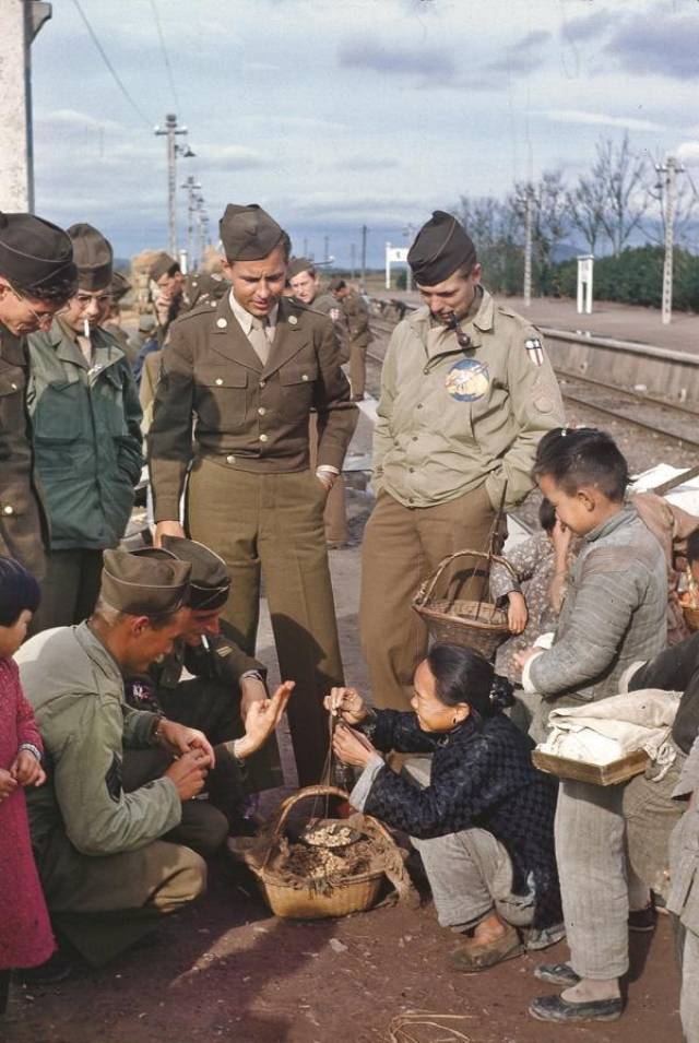 老外拍摄的,昔日解放前云南昆明的奢侈彩色老照片