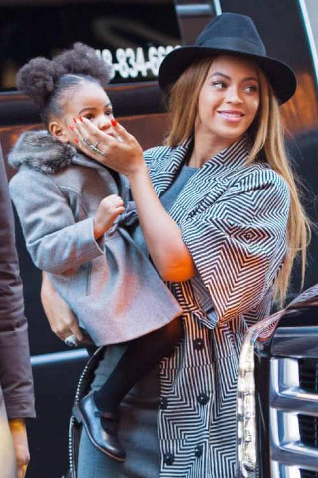 碧昂丝罕见晒和女儿7岁对比照,网友称一模一样,500万人点赞