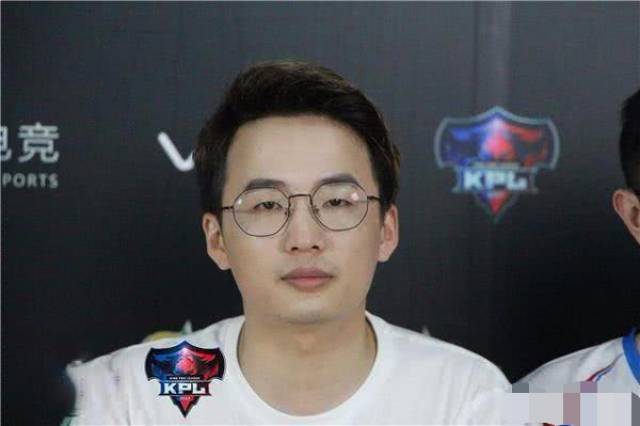 寒夜将重返kpl取代胖胖教练执教gk战队你觉得以寒夜的执教水平能否