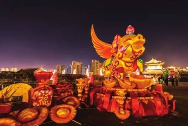 南城墙西耳城的《火山石旺火》灯组