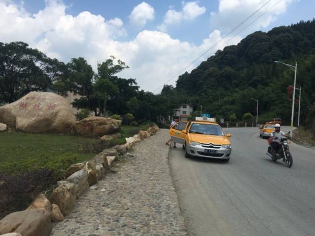 龙岩"乡村的士"正式运营