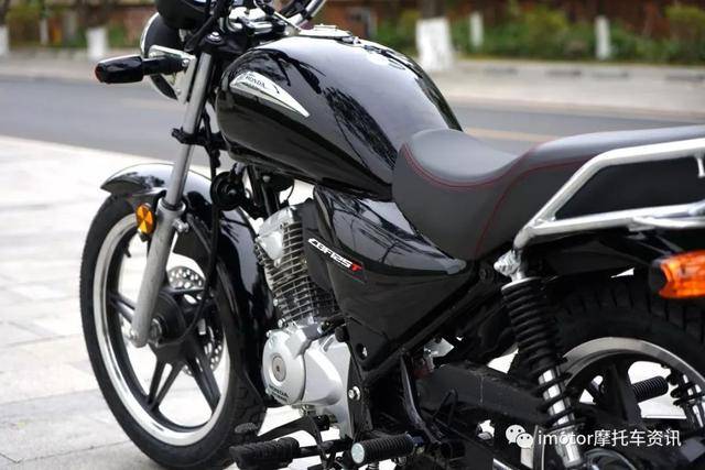 骑上这台新大洲本田国四锐猛cbf125t,心中的浮躁似乎也会消失不少