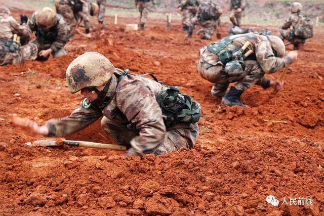 当然是挖掩体! 拿起心爱的小锹 燃烧你的卡路里 我们都是