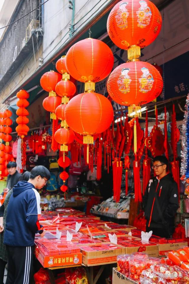 零食,年货,对联,灯笼,利是封 在这里你可以享受"一站式"办年货 已于