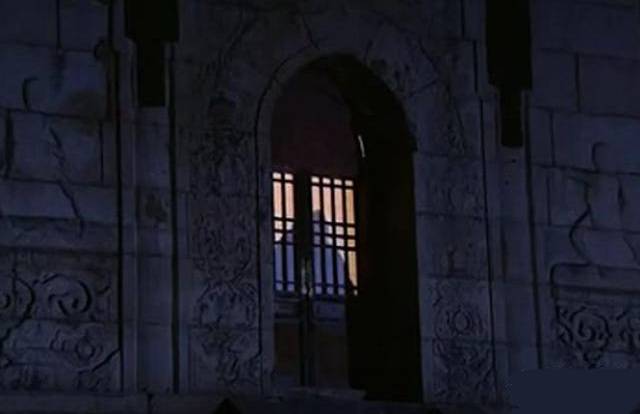 《雍正王朝》康熙撞破胤礽好事,为何郑春华哼