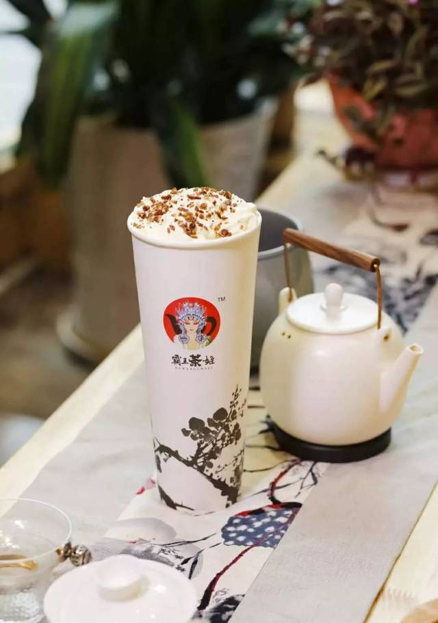 大理古城客棧老闆,霸王茶姬茶飲,電影觀影券免費送