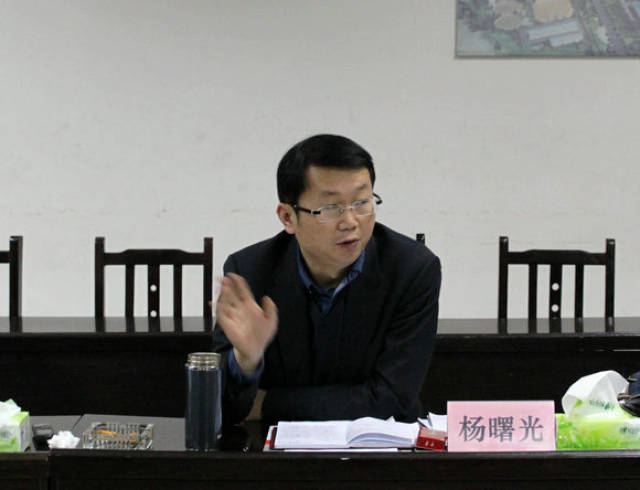 杨曙光深入县重点企业现场办公要求企业适应新常态争取"开门红"