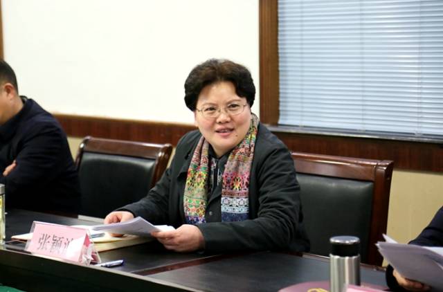 县长张颖波主持召开县政府常务会议