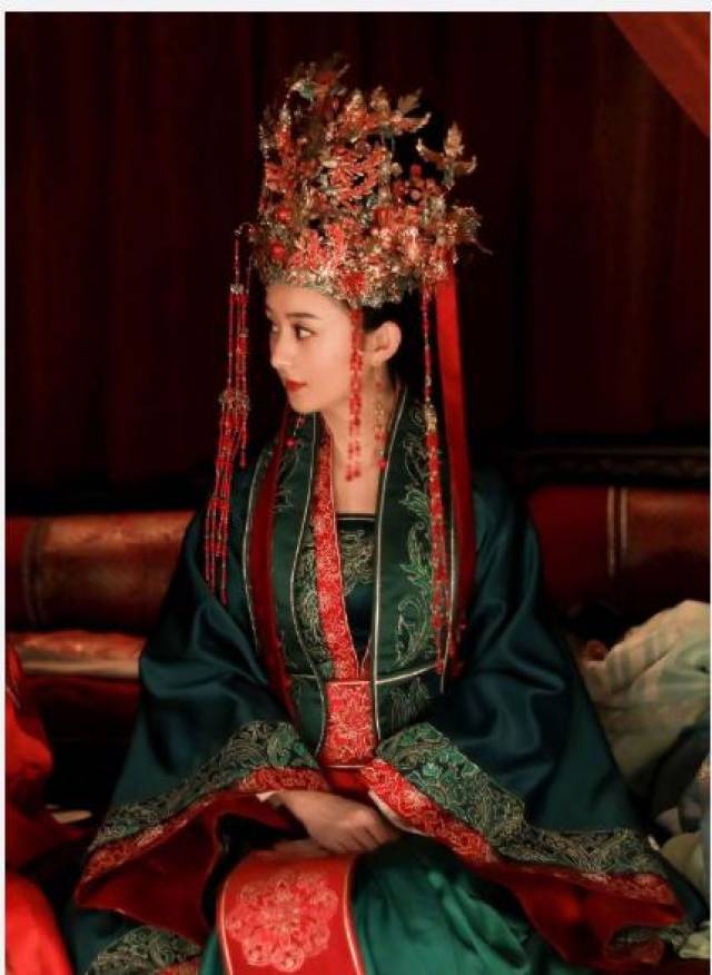 十里红妆凤冠霞帔,九位女星穿古装嫁衣,网友:死