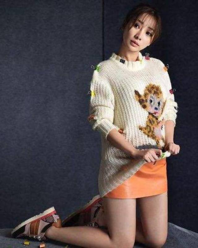 柳岩最新活动照打扮清爽, 说她是穿吊带最美的女星应该没人反对