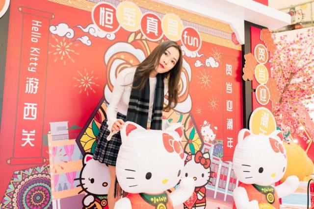 hello kitty全家福拍照墙