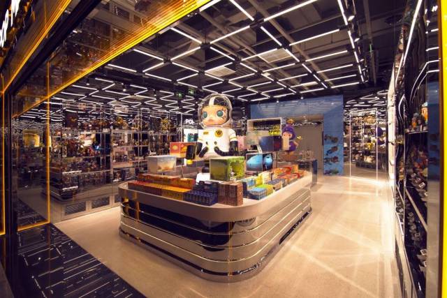 全国首店泡泡玛特黑标概念店在侨福芳草地firstpopmartarttoystorein