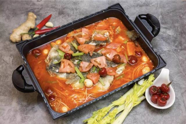 另外还有 苗家酸汤口味的烤鱼火锅哦