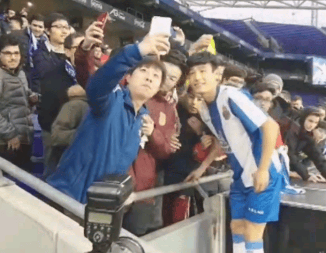 武磊穿西班牙人球衣惊艳亮相!秀球技零失误 五