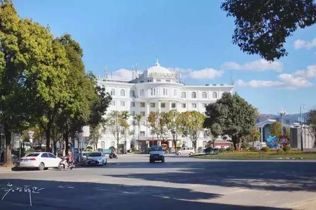 腾冲市位于云南省保山市西南部,西部与缅甸毗邻,从腾冲到克钦邦首府