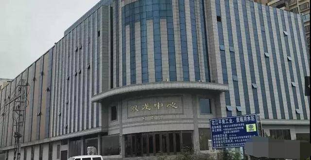 广西一男子30万买房,5年后小区一片杂草!开发商:你去告我啊