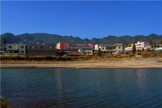 富源县墨红镇中心学校"小手牵大手"助力人居环境提升