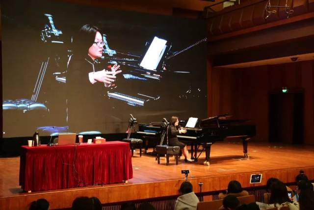江晨  上海音乐学院钢琴系主任,硕士生导师 授课内容讲座《常用德彪西