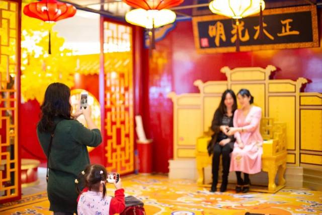 震撼！深圳首家故宫博物院快闪店落地，超高颜值等你来pick！_搜狐网