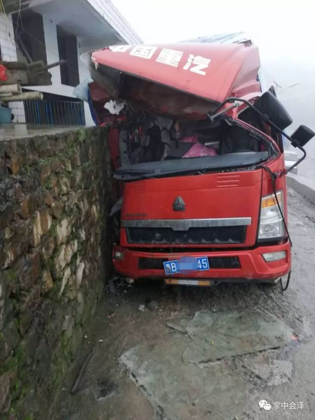 回家过年,会泽妇女惨遭车祸截肢,危及生命!