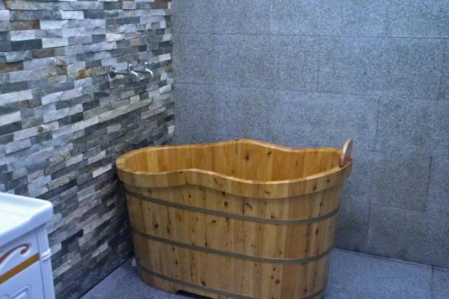 福州原汤温泉木桶浴图片