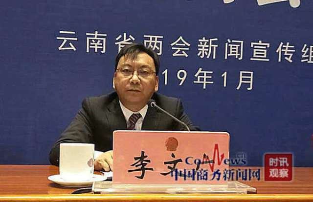 李文广告诉记者,在施甸县,扶贫干部有刚开始扶贫入户被狗追了300多米