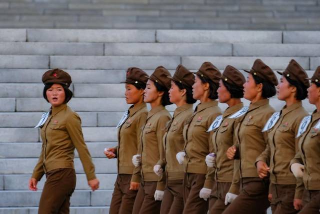 朝鲜姑娘有多美看看游客镜头里的朝鲜女性