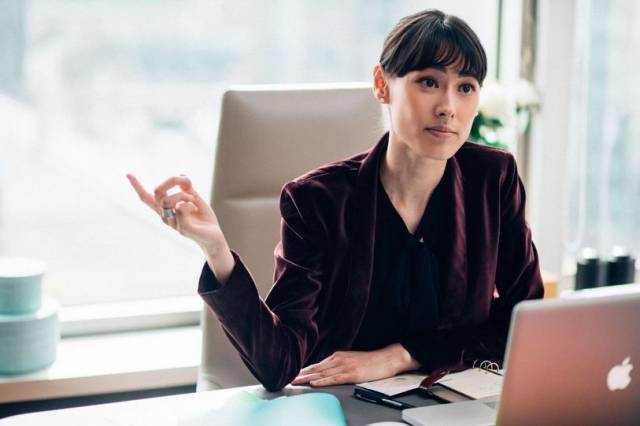 pink ladies 成员之一,与大波莲翻脸后,开始成为街头 busking 艺人,被