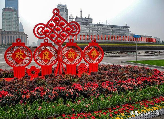 万余盏红灯笼装扮的广场,红红火火迎新春,成一道靓丽的风景线_手机