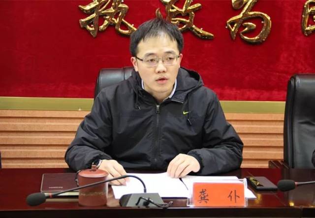 受县委书记任廷浬委托,县委副书记龚仆主持会议,县委常委,县纪委书记