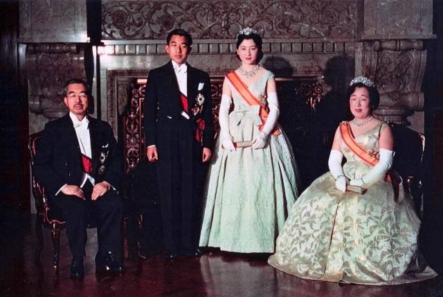 日本皇室风云：图2最美平民皇后美智子，图5爱子公主幼儿园毕业照_手机 