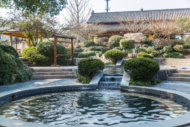 江浙沪春节的正确打开方式,自驾这里采摘草莓,登高祈福,泡温泉,逛古镇