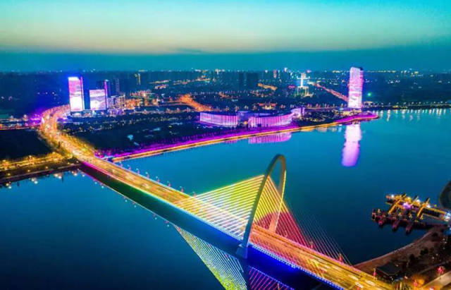 西安年最中国 西安浐灞河景灯光秀梦幻开启 美炸