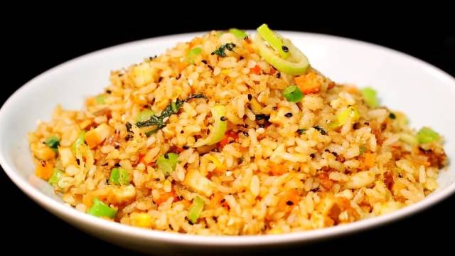 【养生厨房】今日菜品——健康肉松炒饭