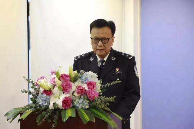 副区长,浦东公安分局党委书记,局长徐长华作了诚挚热情的讲话,向老