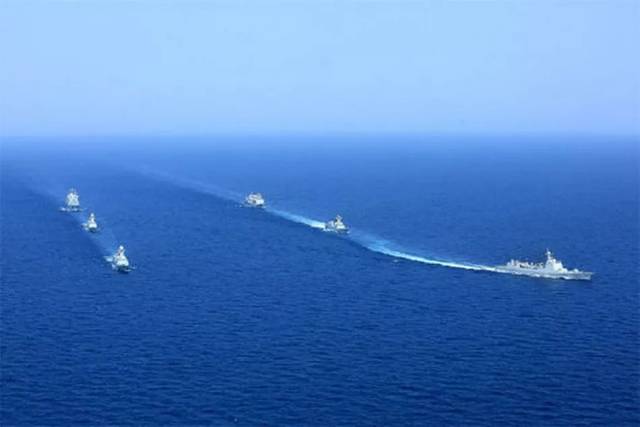 航行在远洋大海