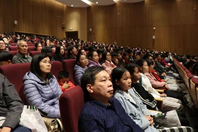 今天宣介对象主要是初三的学生,有意预读我们高一的学生和其家长"宣