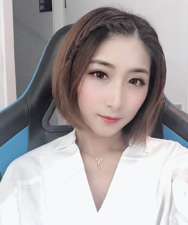 dota2美女主播陷入喷人节奏微博主动道歉_手机搜狐网
