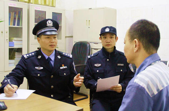 仓山监狱副监狱长林栋做离监教育 本文图均为福建监狱 供图2019年2月3