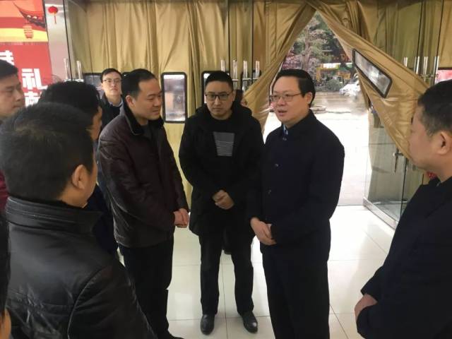 市委书记刘启华到京山东方百货慰问坚守岗位的一线员工