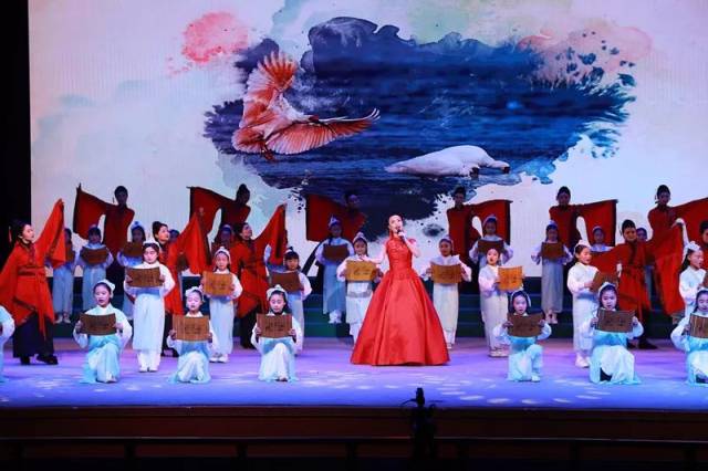 仙子报春来——洋县青年路小学大型歌伴舞《朱鹭颂》师生同台献礼2019