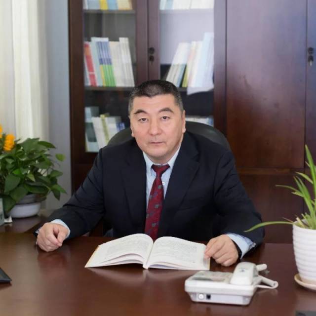 葛金田 委员  济南大学商学院,标准化学院党委书记  陈松岩 委员