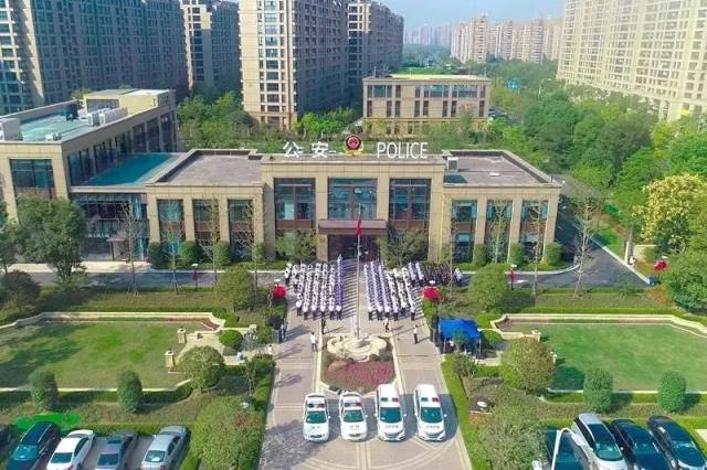全面充实,先后成立市政园林管理局,城管世纪城中队,钱江世纪城派出所