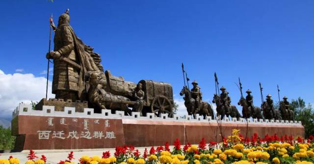 察哈尔蒙古族西迁戍边群雕