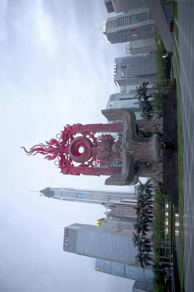 深圳:《龙盈乾坤》,高48米,2015年